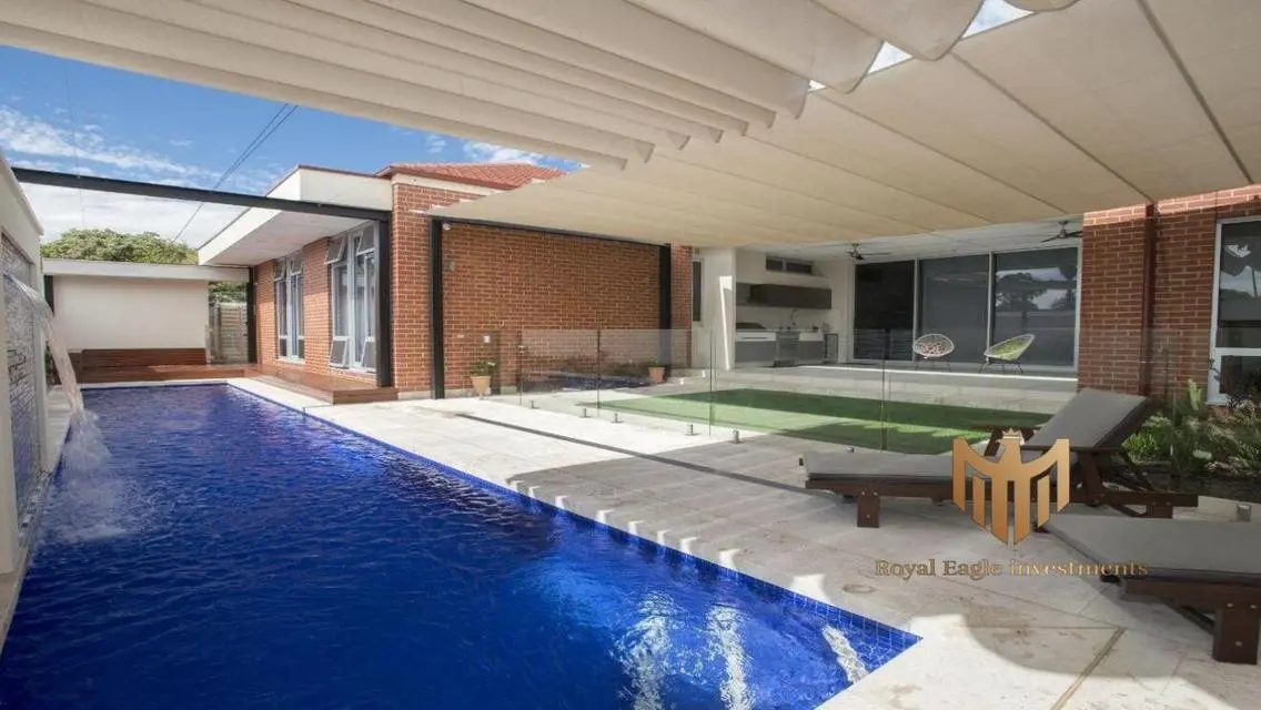 Luxury Apartment with Private Garden and Maid Room