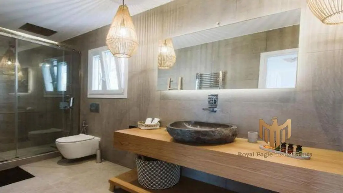 Luxury Apartment with Private Garden and Maid Room