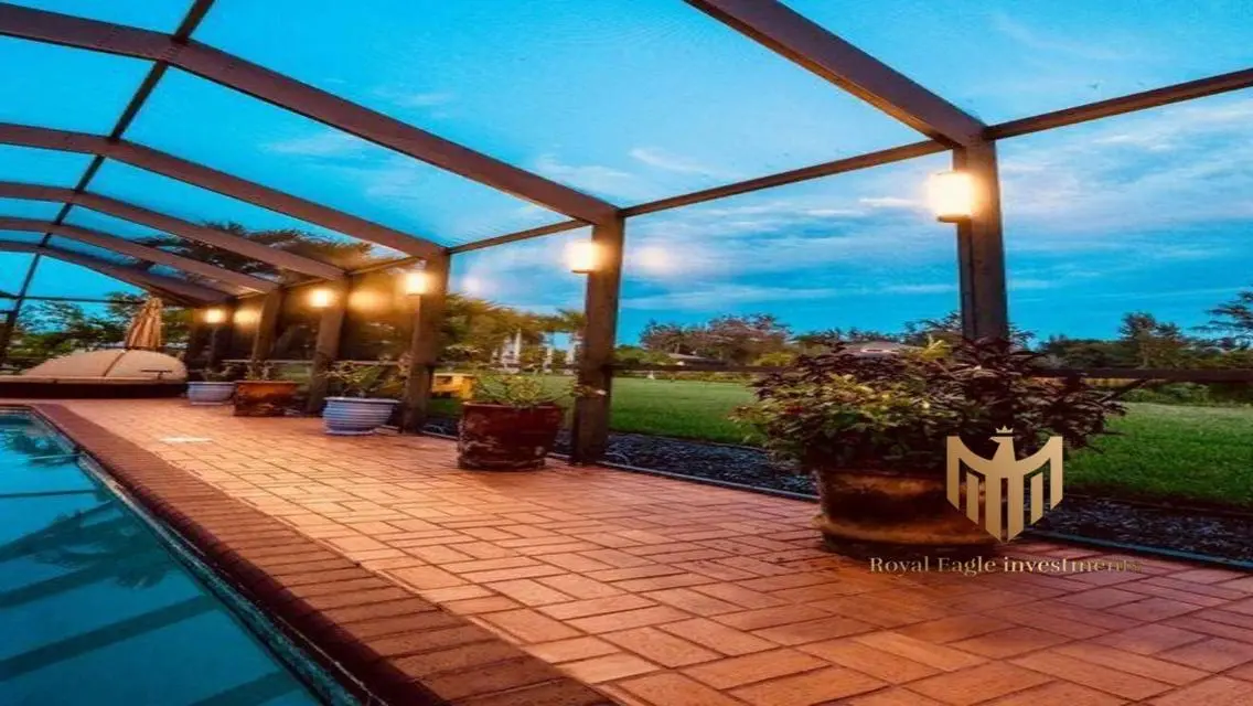 Luxury Apartment with Private Garden and Maid Room