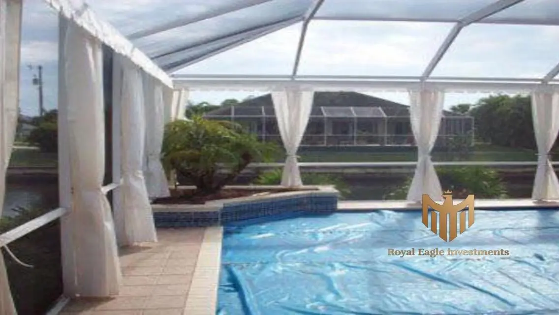 Luxury Apartment with Private Garden and Maid Room