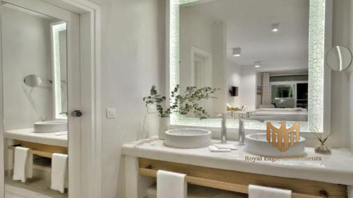 Luxury Apartment with Private Garden and Maid Room