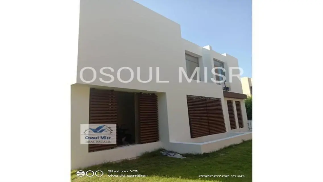 فيلا فاخرة للبيع بمساحة واسعة