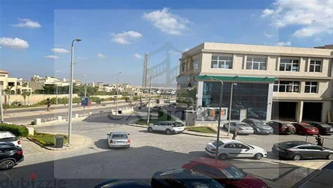 شقة مميزة للبيع بمساحة كبيرة في موقع رائع