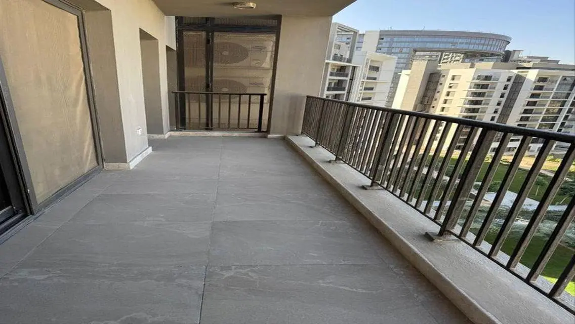 Luxury Apartment with Lake View and Full Amenities