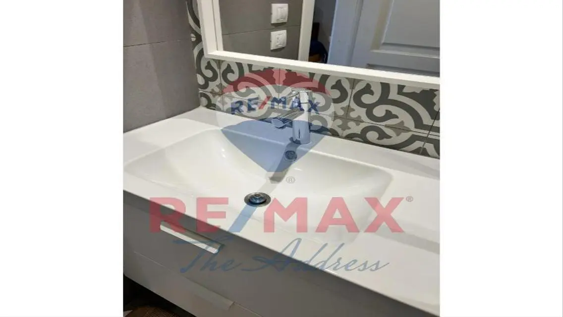 Luxurious Apartment with Spacious Living in the Heart of the City