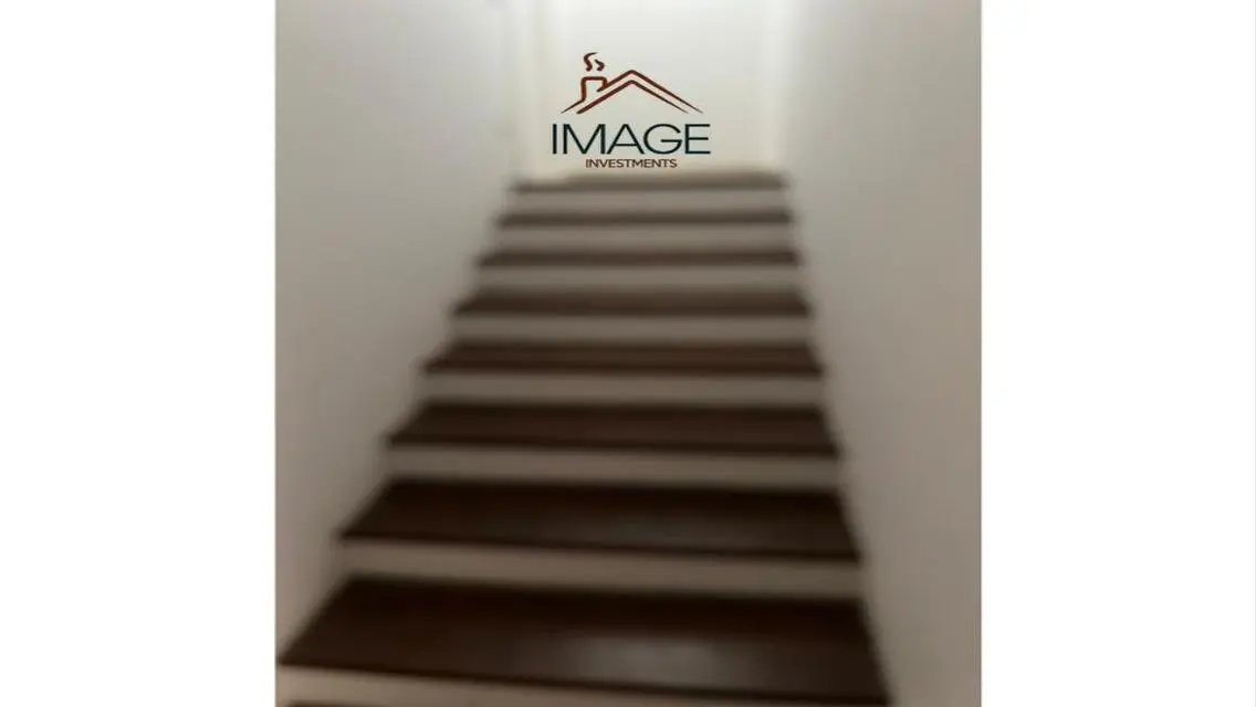 شقة فاخرة بمساحة واسعة وحدائق خاصة