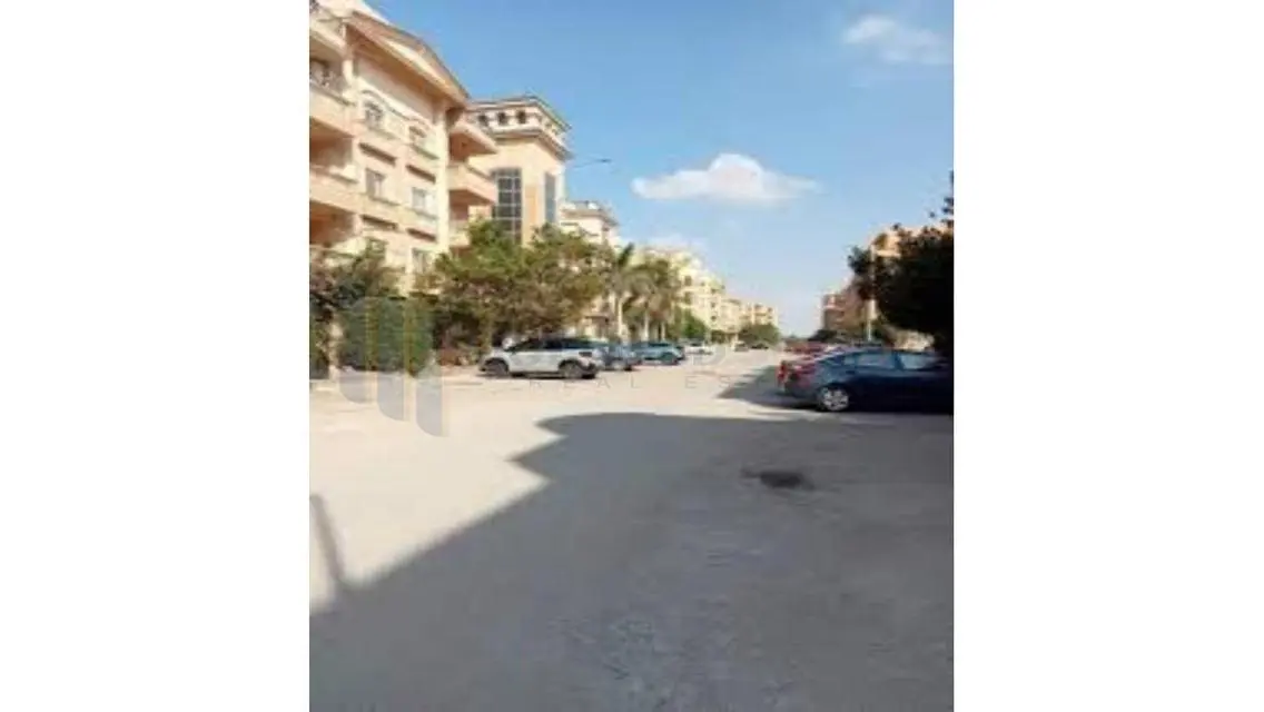 شقة فاخرة بمساحة شاسعة بإطلالة مميزة