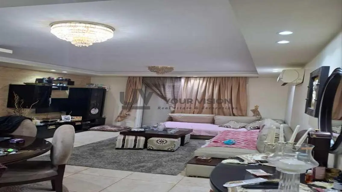 شقة مميزة للبيع في B11 - 82
