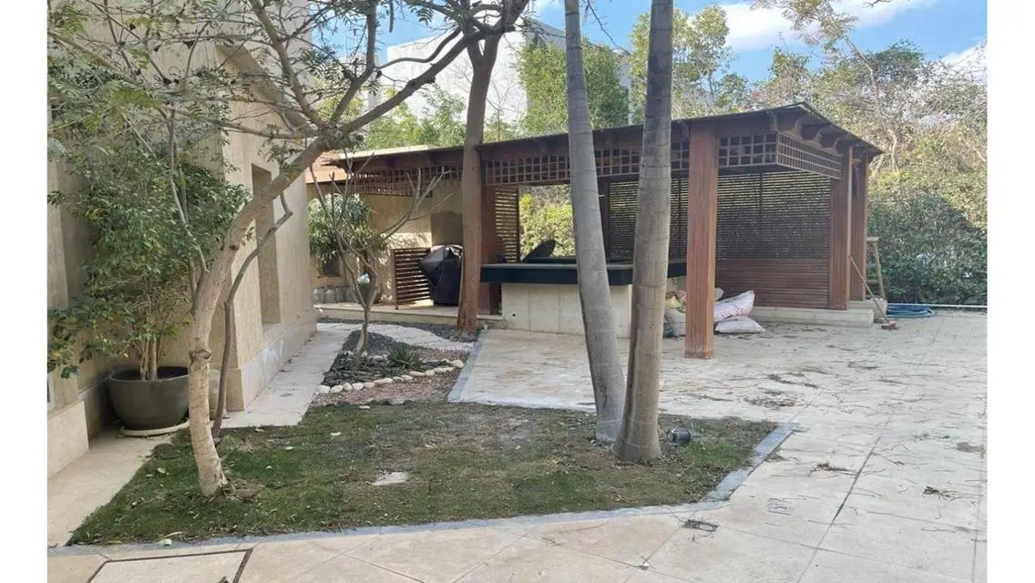 Luxurious Property with Private Pool and Garden
