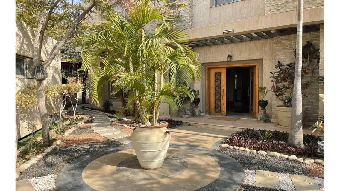 Luxurious Property with Private Pool and Garden