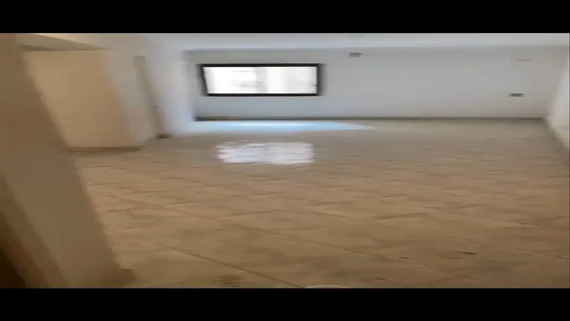 شقة فاخرة للبيع مع شرفة وإطلالة مميزة