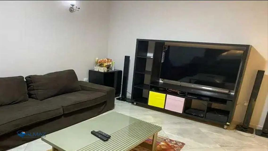 شقة بأمان بتكييف مركزي وإطلالة رائعة