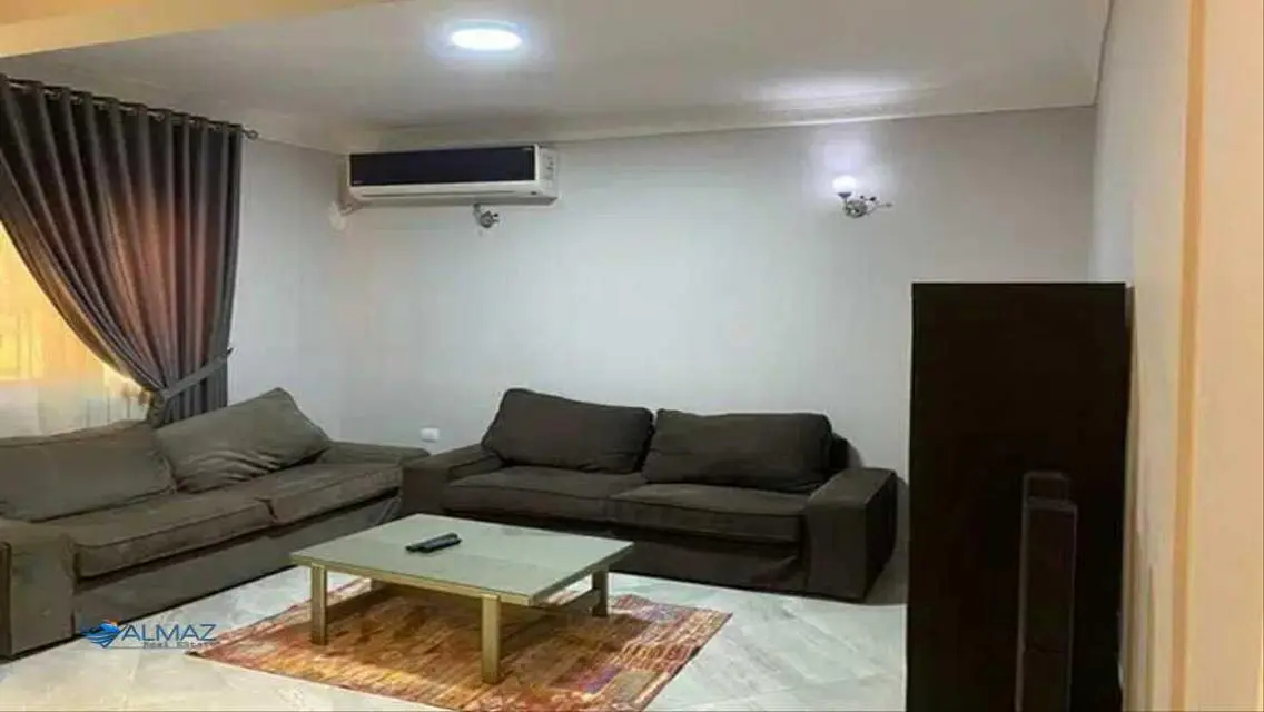 شقة بأمان بتكييف مركزي وإطلالة رائعة