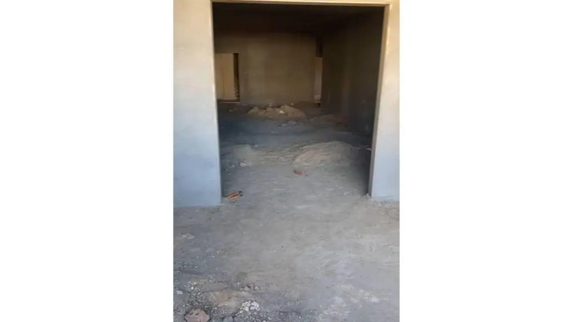شقة فاخرة مطلة على بحيرة للبيع