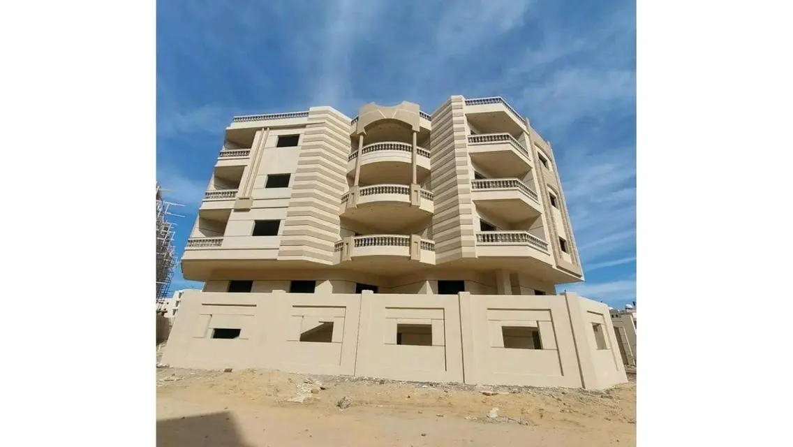 شقة فاخرة مطلة على بحيرة للبيع