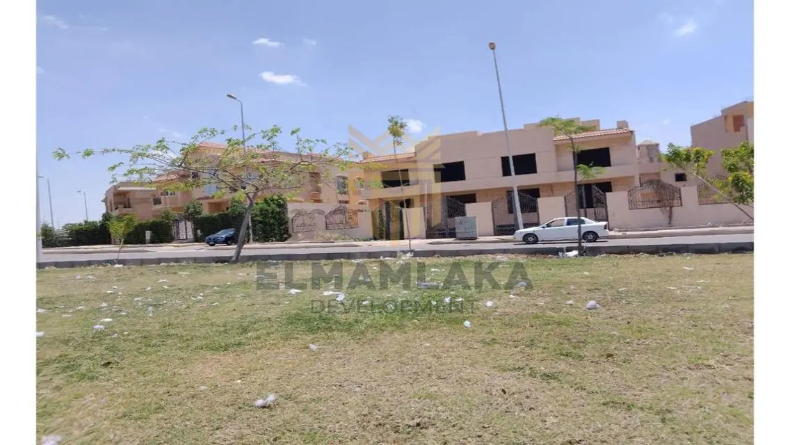 Luxury Villa with a Private Garden in a Prime Location