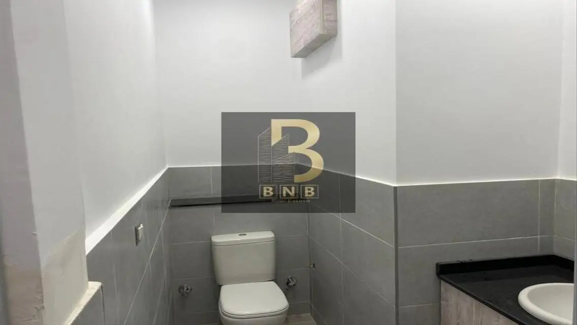 Investment Opportunity: Well-equipped Office in the City Center
