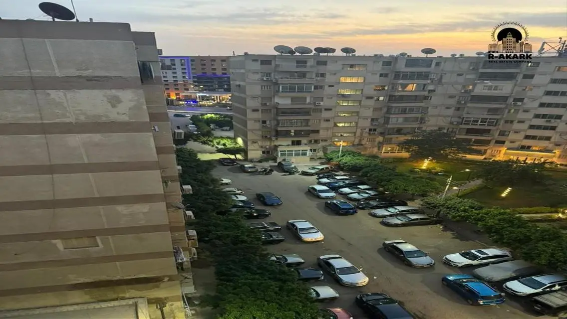 شقة فاخرة مع موقف مغطى في قلب المدينة