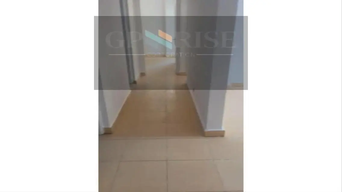 شقة فاخرة للبيع في B6 بحمام سباحة ونادي صحي