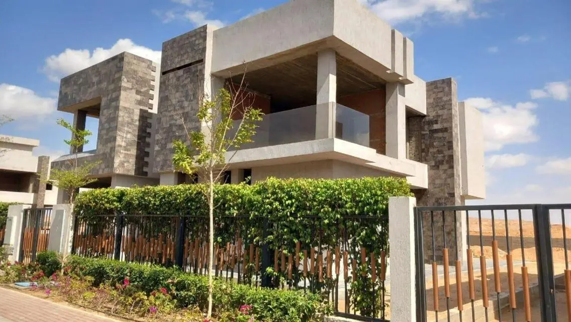 Luxury Villa for Sale at 8,600,000 EGP with Private Pool and Lake View