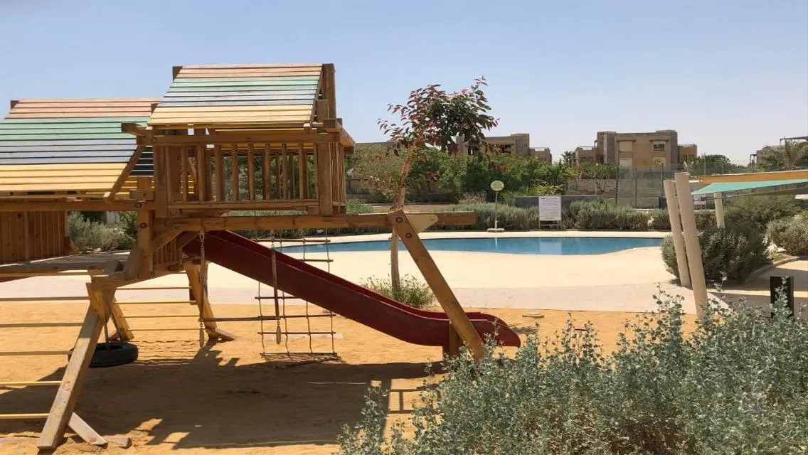 فيلا فاخرة ذات إطلالة ساحرة بحي راقٍ