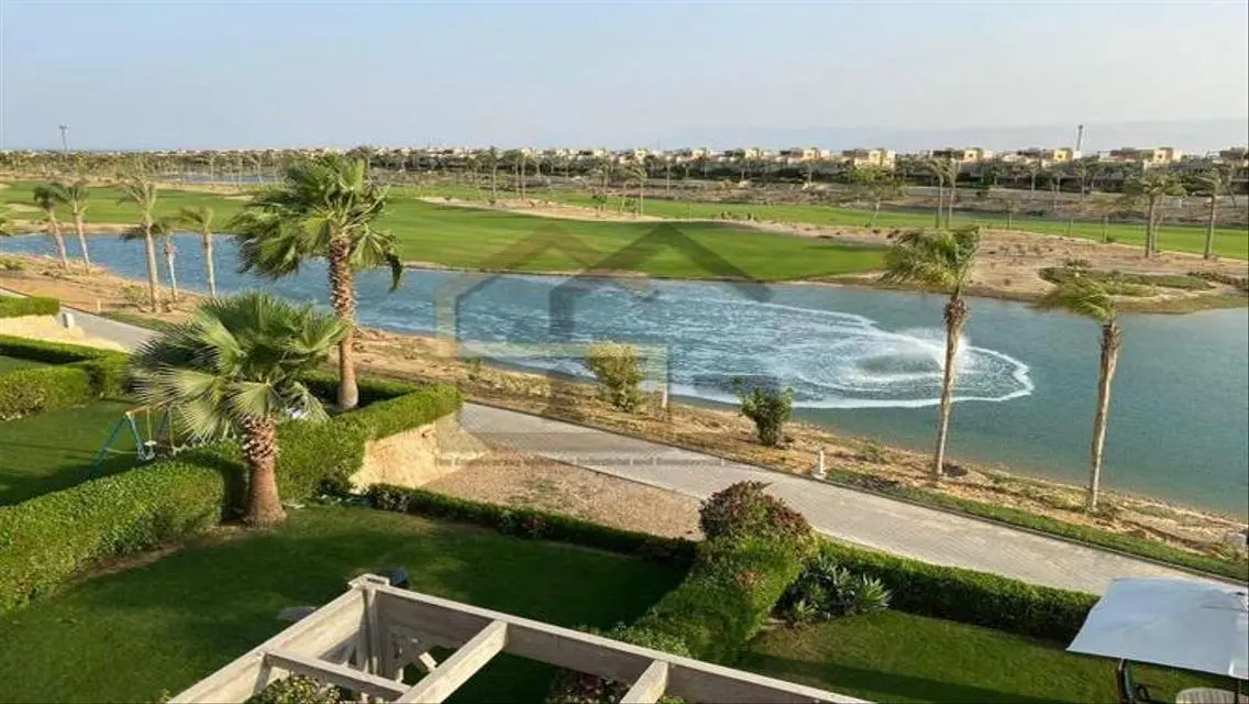 فيلا فاخرة ذات إطلالة ساحرة بحي راقٍ