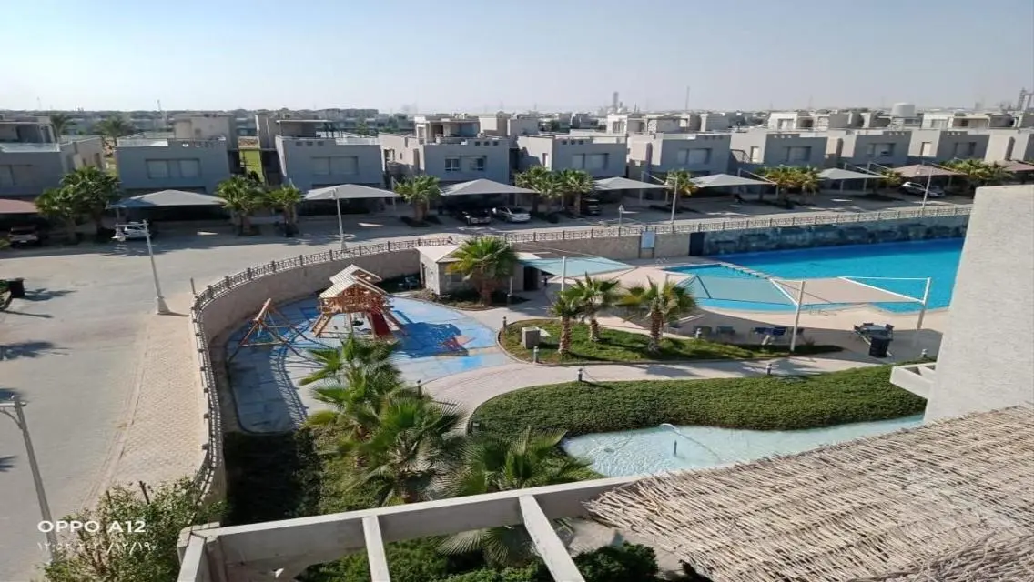 فيلا فاخرة ذات إطلالة ساحرة بحي راقٍ