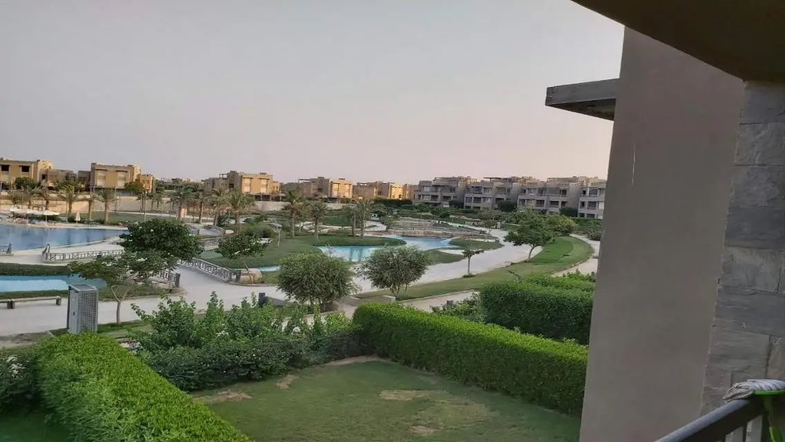 فيلا فاخرة ذات إطلالة ساحرة بحي راقٍ