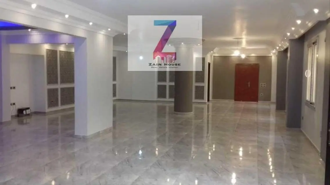 شقة فاخرة للبيع مع شرفة