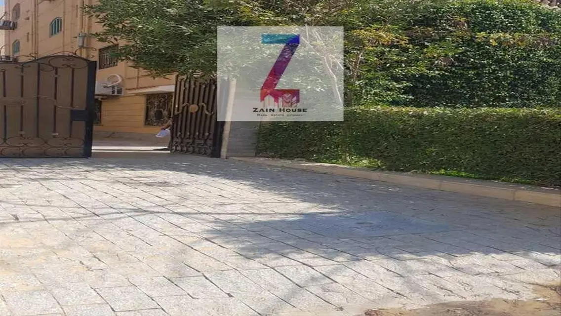 شقة فاخرة للبيع مع شرفة