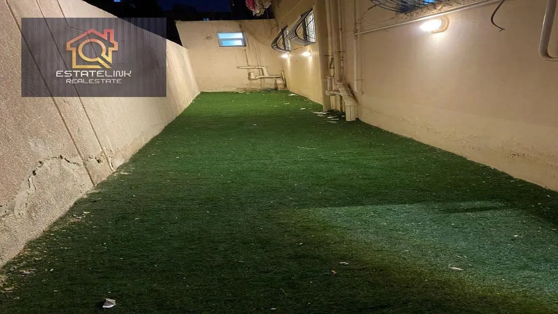شقة فاخره بمساحة واسعة وحديقة خاصة