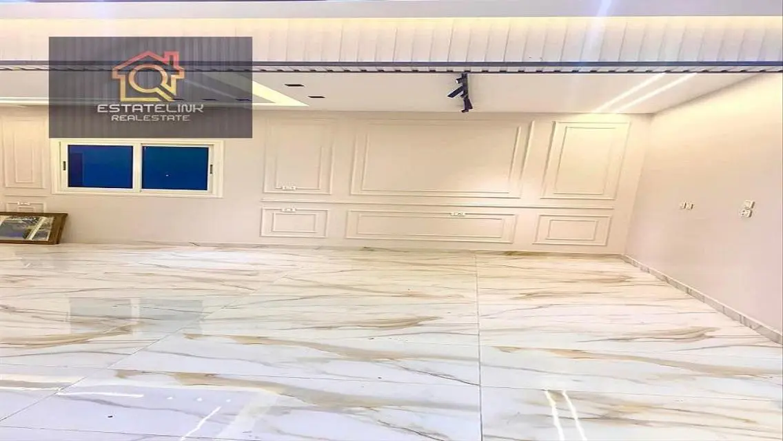 شقة فاخره بمساحة واسعة وحديقة خاصة