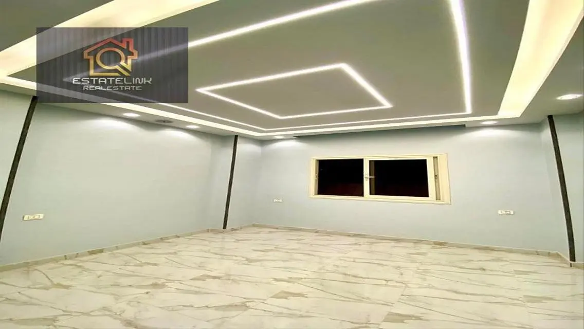 شقة فاخره بمساحة واسعة وحديقة خاصة