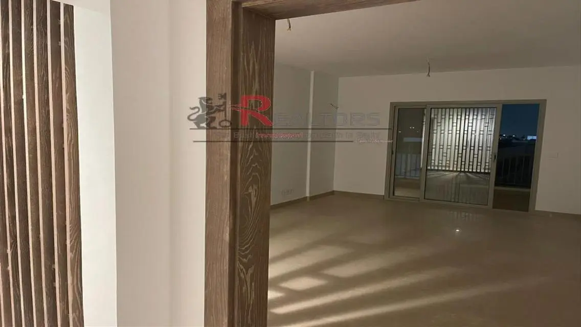 شقة تطل على المسبح في القاهرة الجديدة