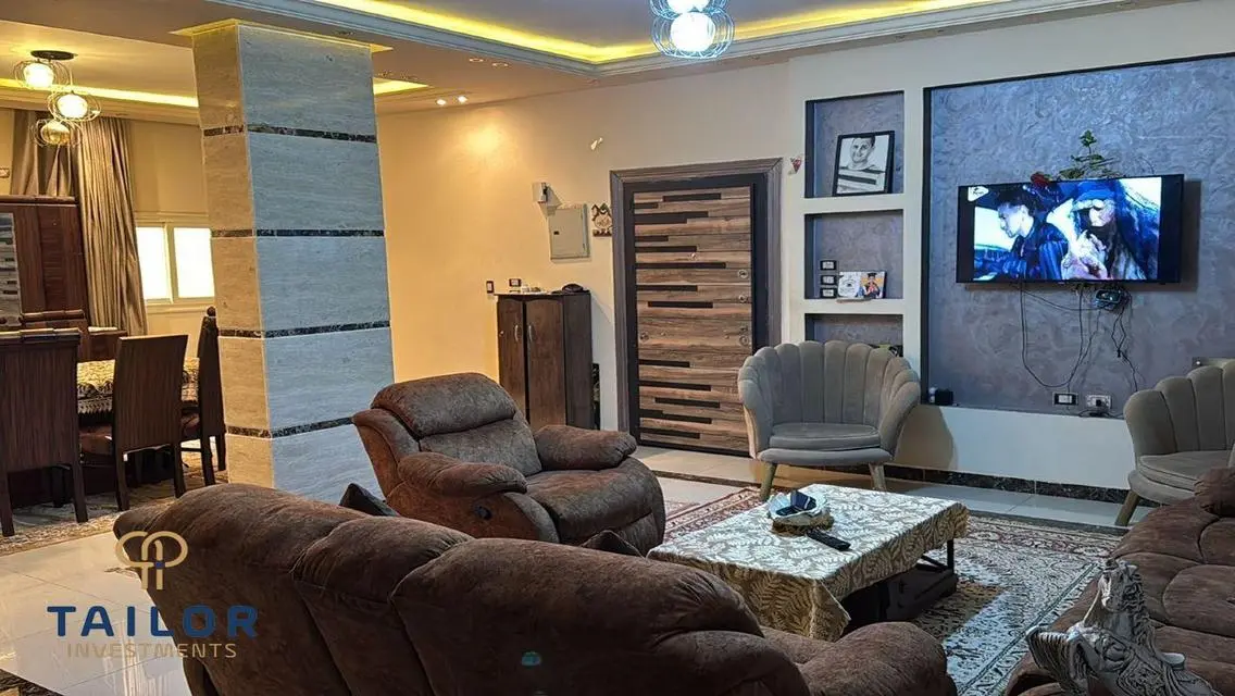 شقة فاخرة بمساحة 220 متر للبيع