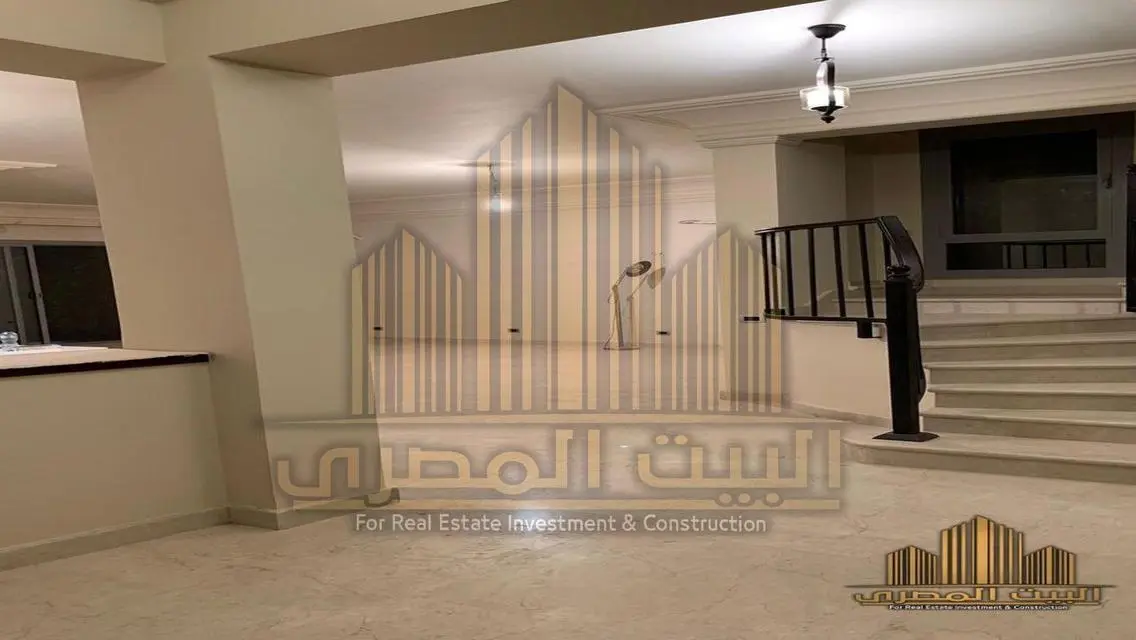 شقة فاخرة مع حديقة خاصة وخدمات متعددة