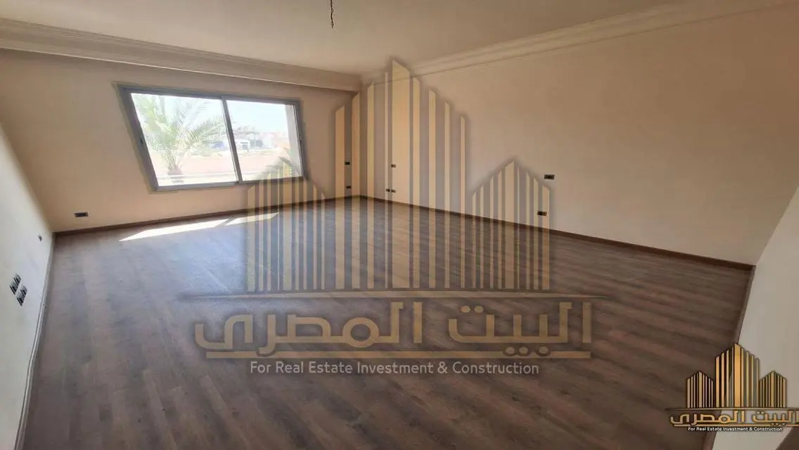 شقة فاخرة مع حديقة خاصة وخدمات متعددة