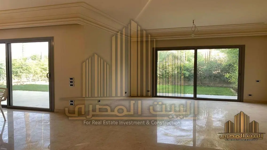 شقة فاخرة مع حديقة خاصة وخدمات متعددة