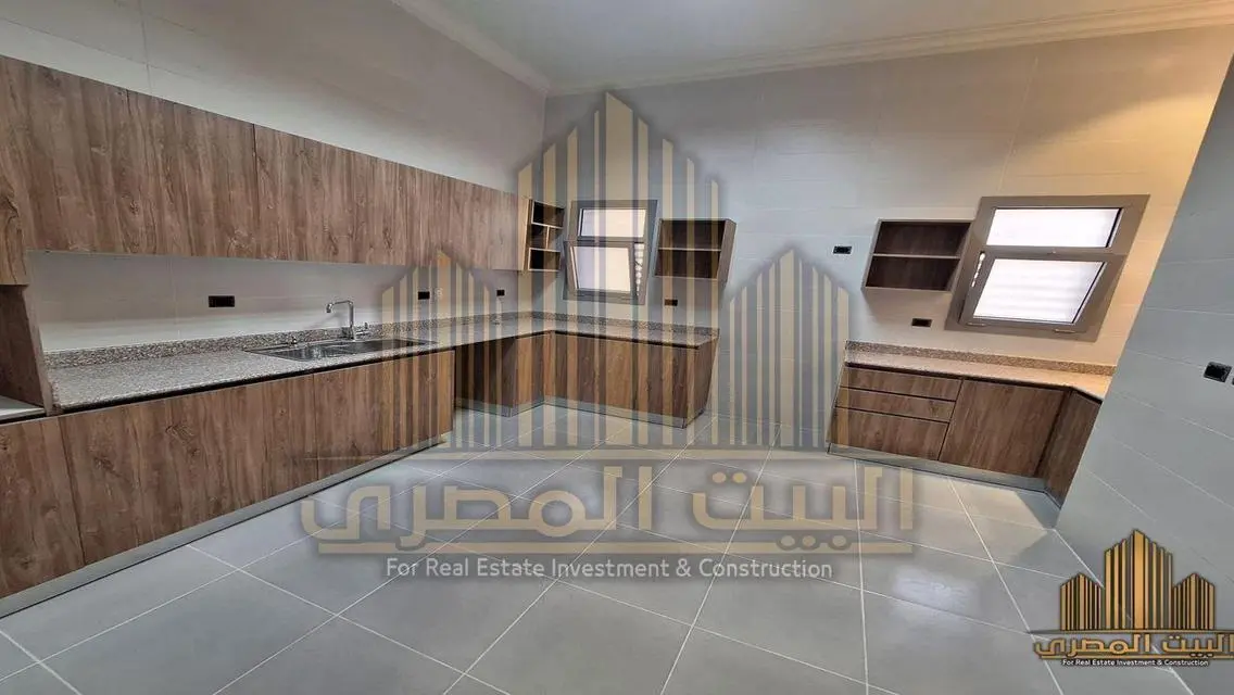 شقة فاخرة مع حديقة خاصة وخدمات متعددة