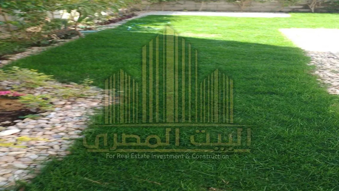 شقة فاخرة مع حديقة خاصة وخدمات متعددة