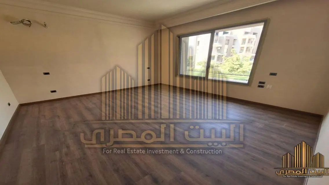شقة فاخرة مع حديقة خاصة وخدمات متعددة