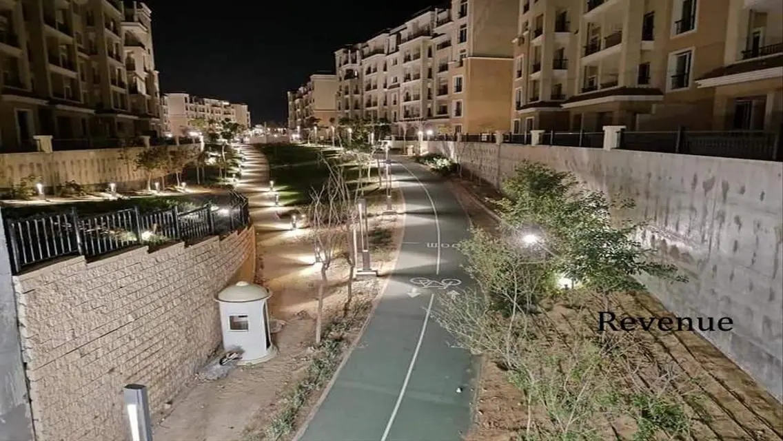 شقة فاخرة للبيع بالقرب من معلم رئيسي