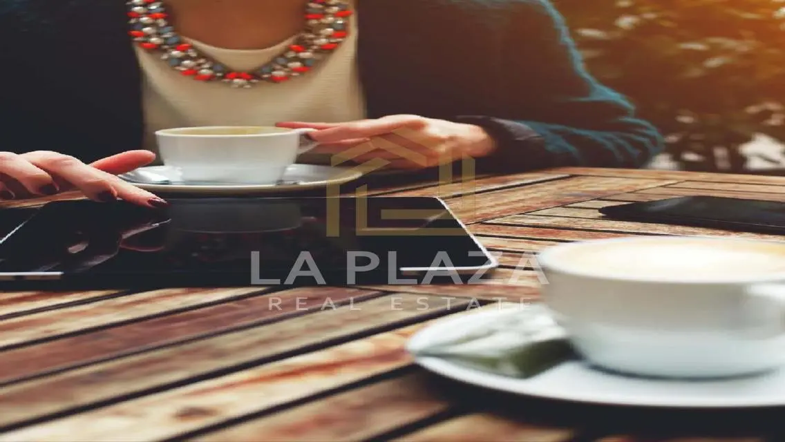 شقة فاخرة للبيع بمساحة مثالية في قلب المدينة