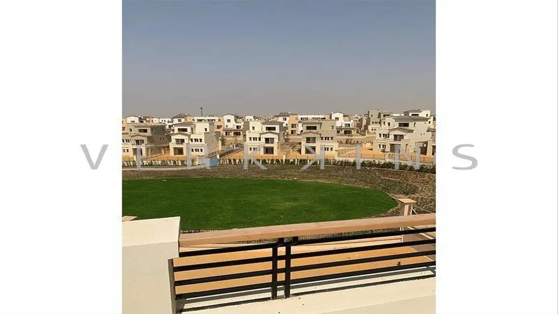 شقة فاخرة بمساحة 302 متر مربع