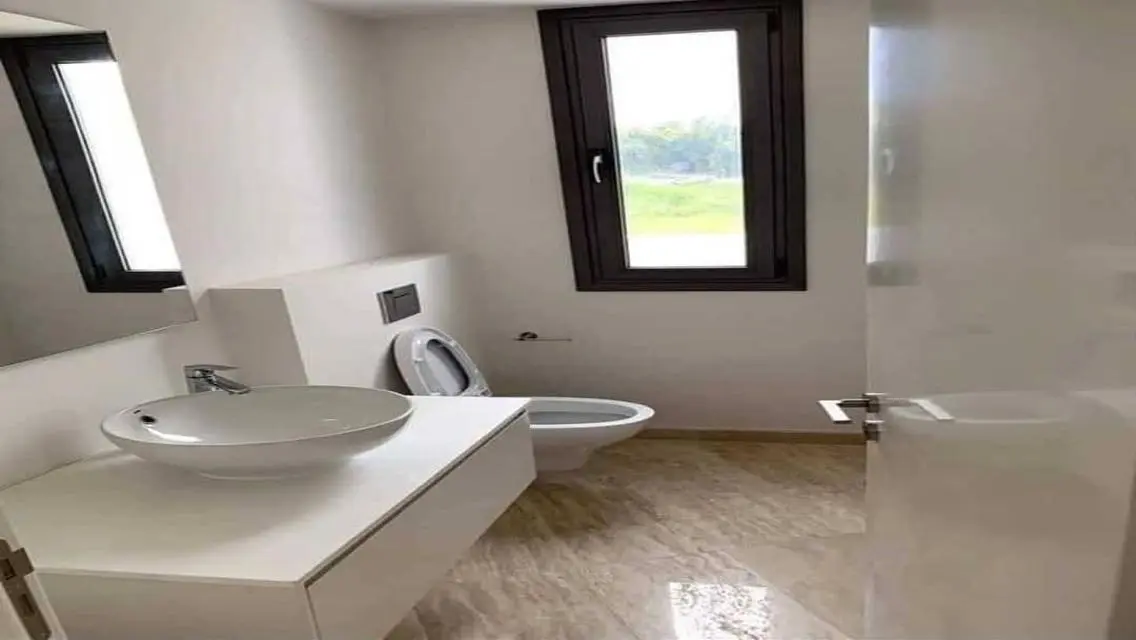 Luxury Fully Finished Apartment in Prime Location