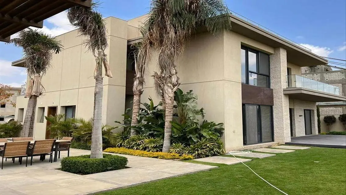 Luxury Fully Finished Apartment in Prime Location