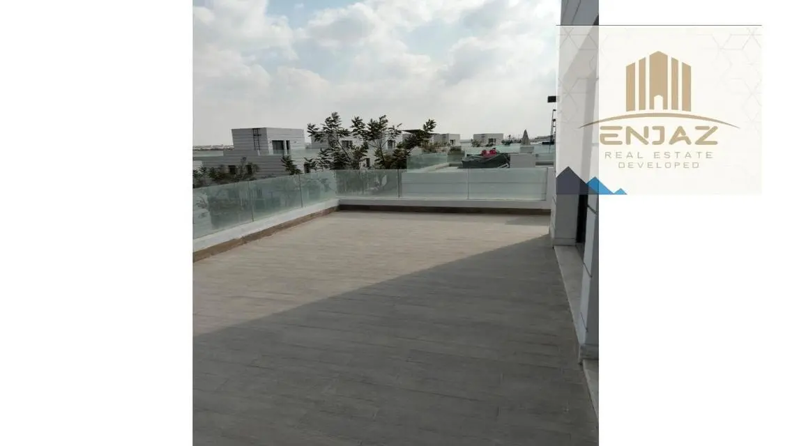 شقة فاخرة مع حديقة خاصة