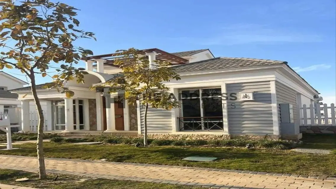 Luxury Villa with 10 Bedrooms, Private Garden, and Swimming Pool