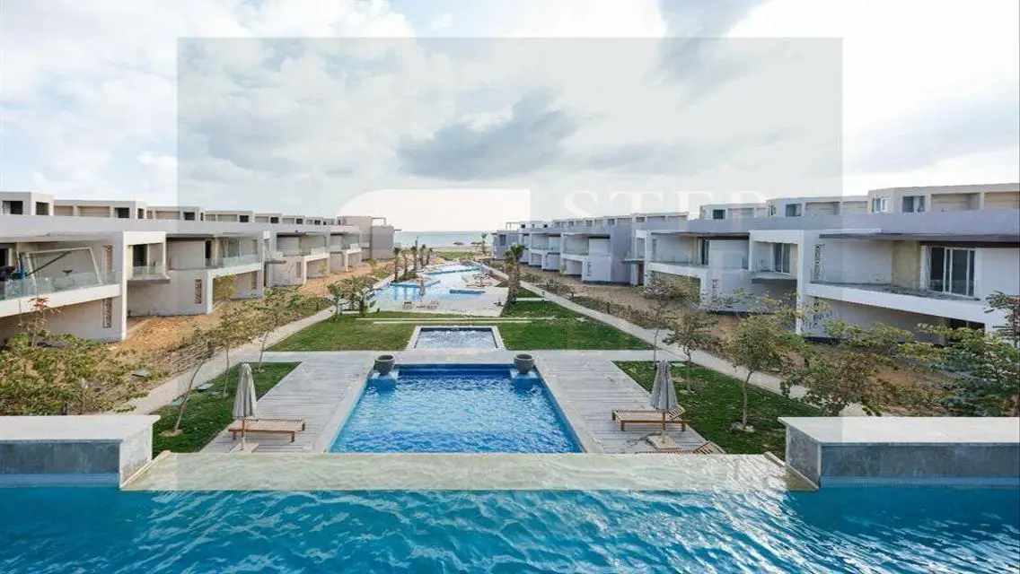 Luxury Apartment with Lake View and Private Garden