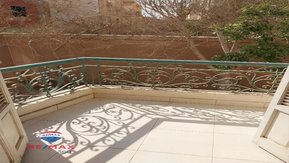 فيلا مميزة للبيع -380-